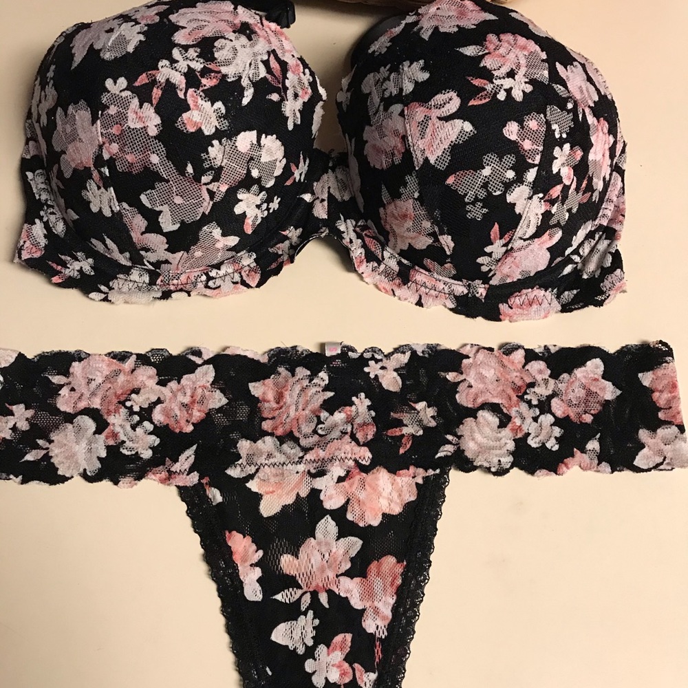 SOLD🛑🛑VS PINK BRA/Lace thong